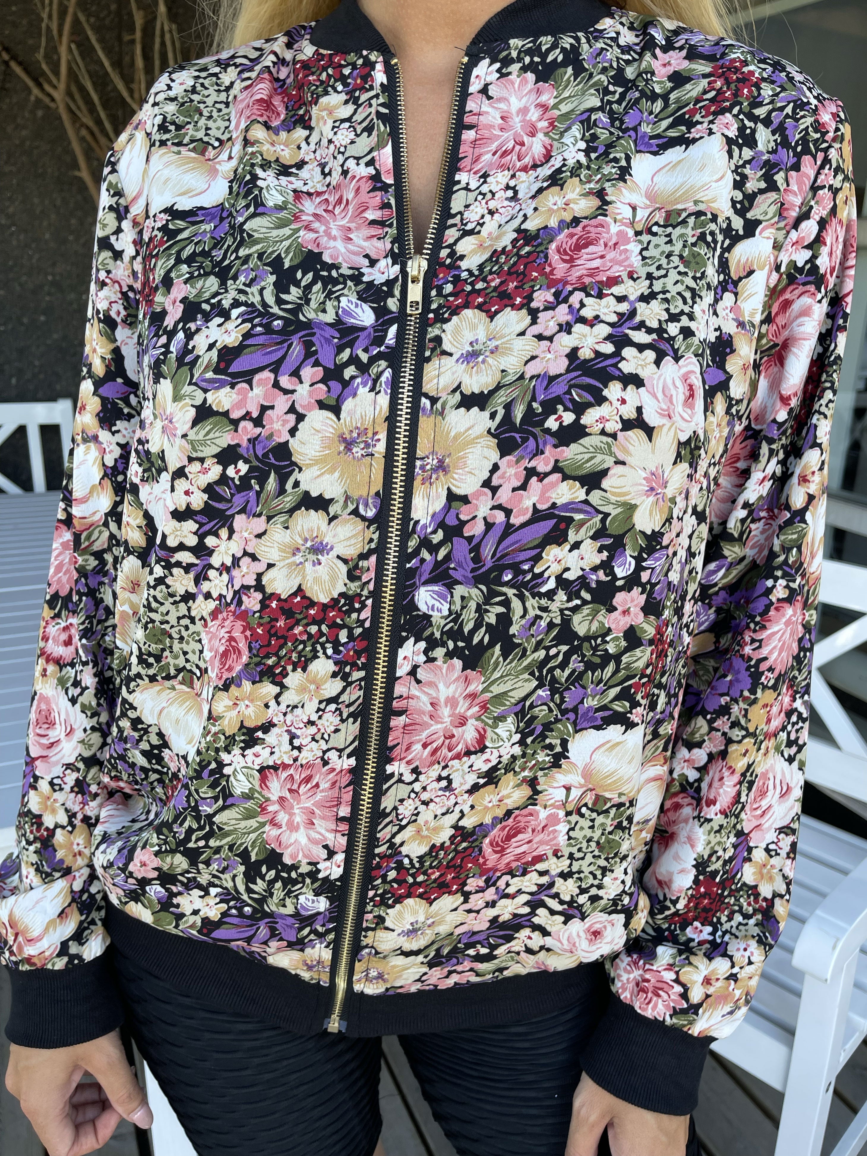 Cecilie - Mångfärgad blommig jacka - Black